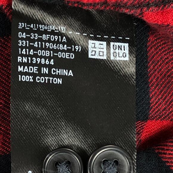 Uniqlo Button Up Flannel Mens Medium Black Red Plaid Long Sleeve Shirt Pocket - Picture 7 of 10